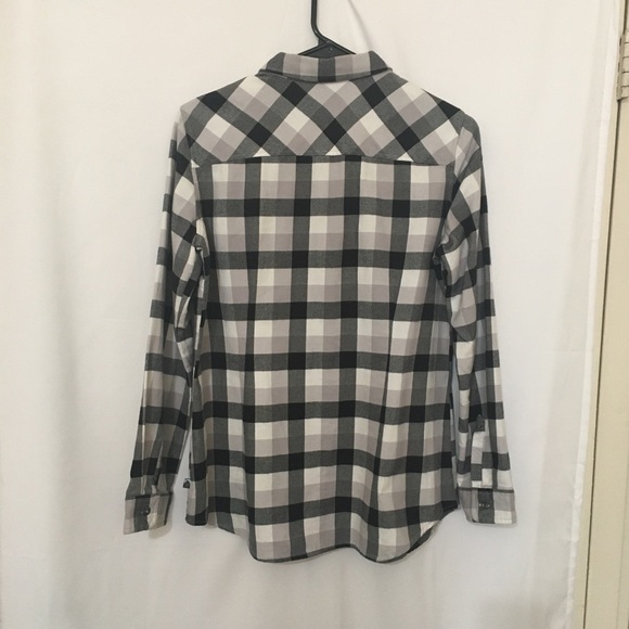 3/$28❤️Black &white button down shirt sizeM - Picture 7 of 8